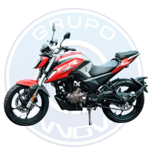 Parte frontal con carenado completo y diseño aerodinámico agresivo.