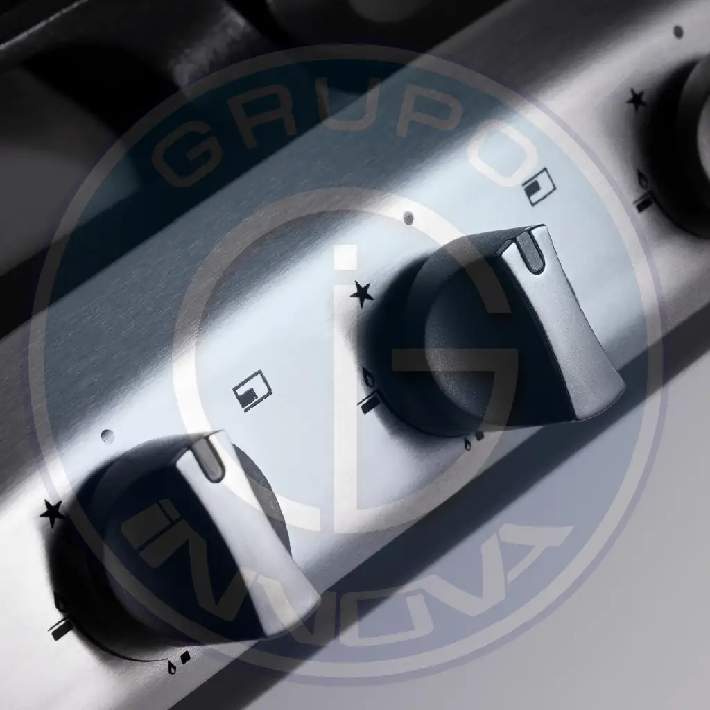 Encimera Indurama con encendido en perillas