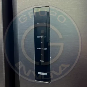 Refrigeradora SMC con panel digital externo