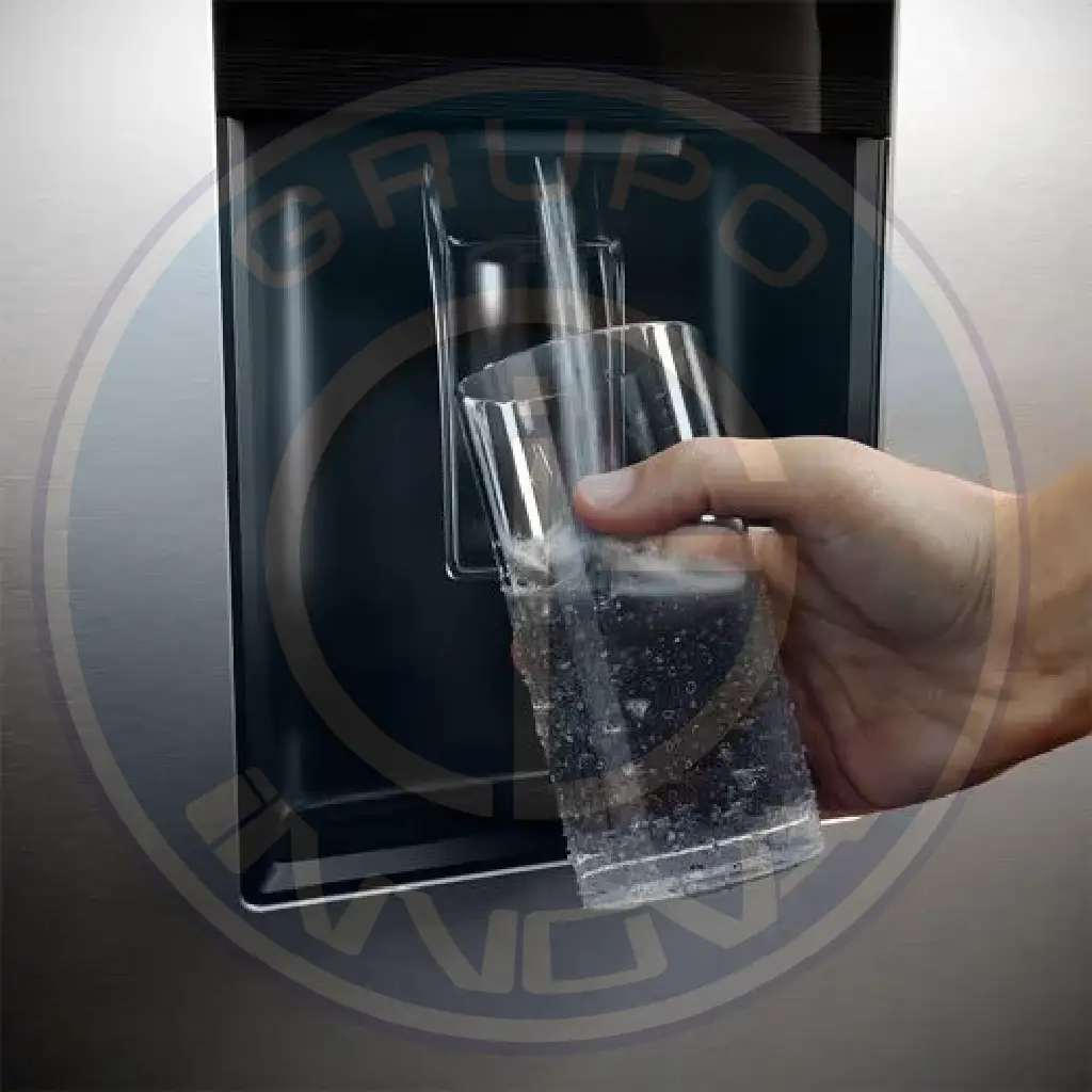 Refrigeradora Electrolux con dispensador de agua