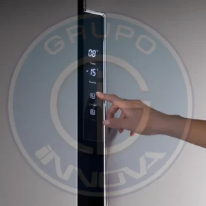 Refrigeradora Indurama RI-870I 619 litros en cocina moderna