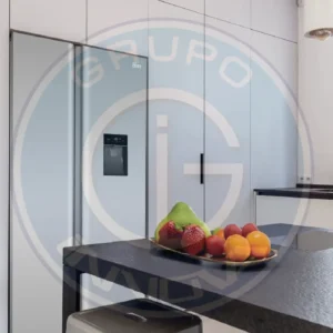 Refrigeradora Oster con dispensador de agua